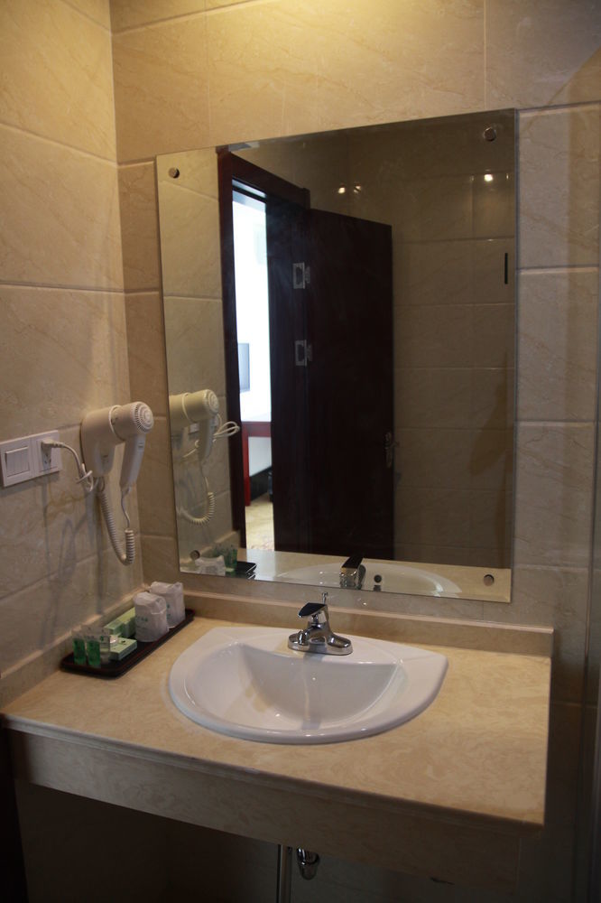Shanghai Shuiting Holiday Hotel Екстериор снимка
